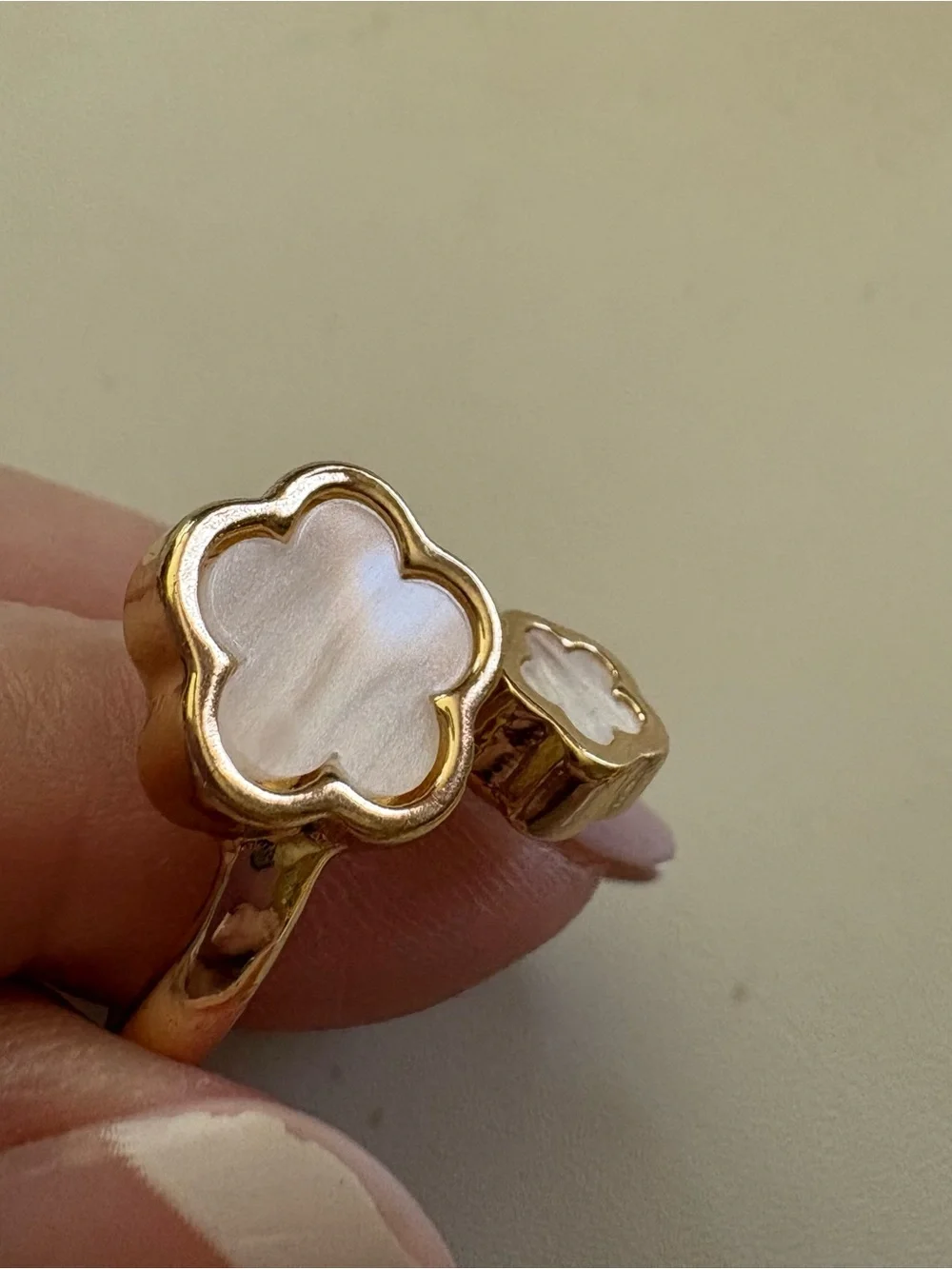N/A elegant gold